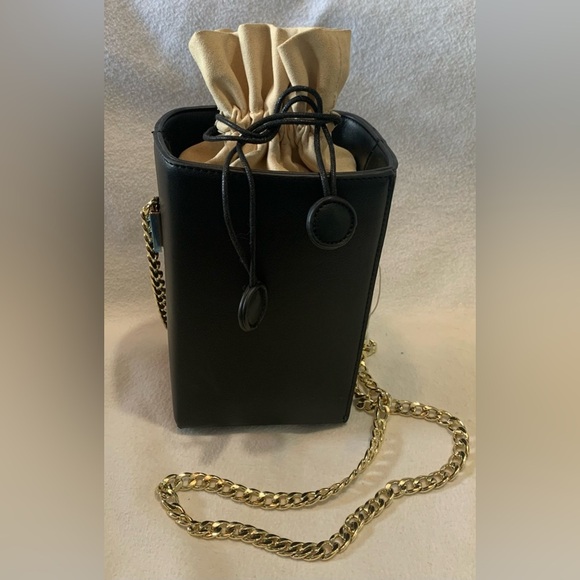 Clee Leather Drawstring  Chain Link Crossbody Bucket Bag Black Tan Womens Purse - Picture 3 of 14